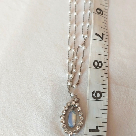 Necklace Very Decorated Pearl's, Rhinestones,Iridescent Piece in the Middle . - Picture 4 of 5